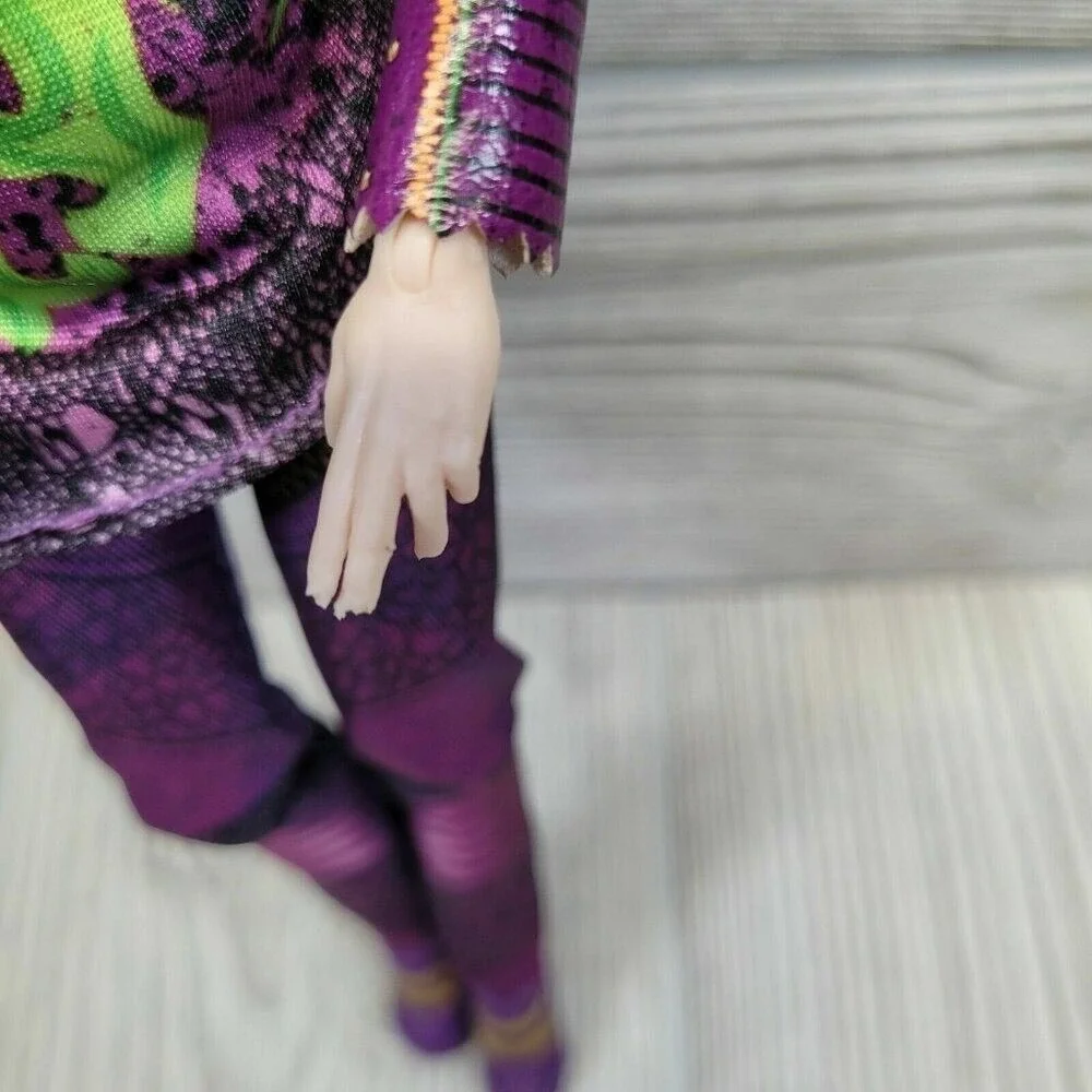 Disney Descendants Mal Doll Purple Isle of‎ the Lost Fashion Toy